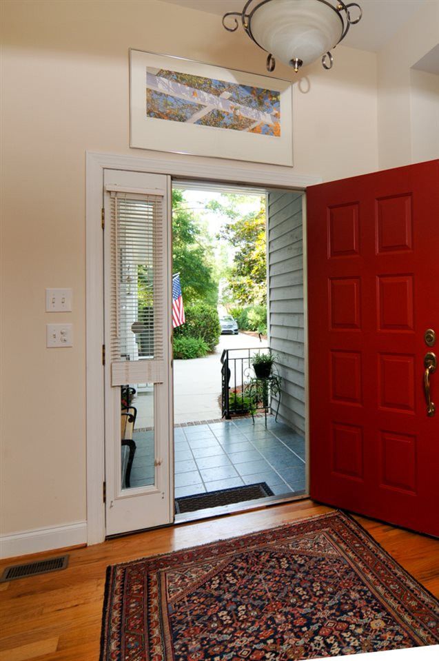 305 Lancaster Dr, Chapel Hill, NC 27517