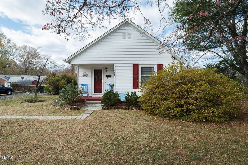 305 N Ninth St, Mebane, NC 27302