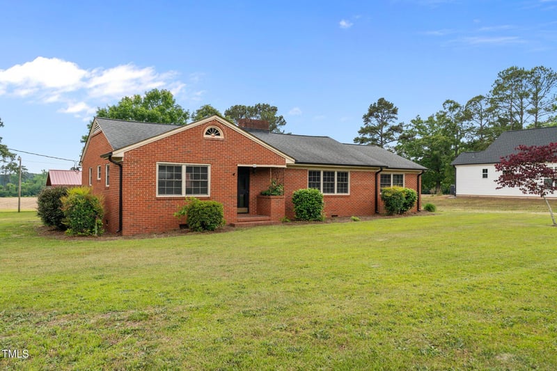 305 W Old Rd, Lillington, NC 27546