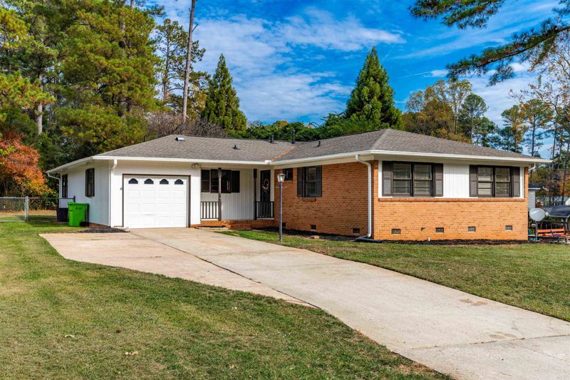 305 Pinecroft Dr, Raleigh, NC 27609
