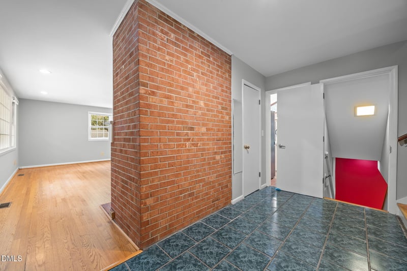305 Plum Ln, Chapel Hill, NC 27517