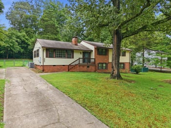 305 Plum Ln, Chapel Hill, NC 27517