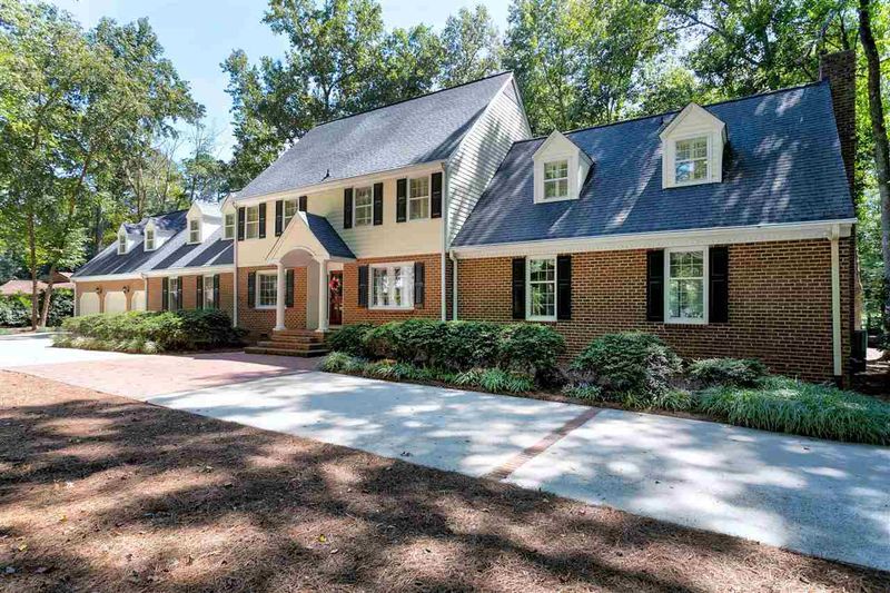 305 Queensferry Dr, Cary, NC 27511
