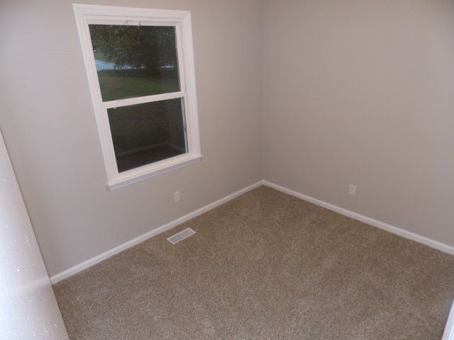 305 Riverview Dr, Zebulon, NC 27597
