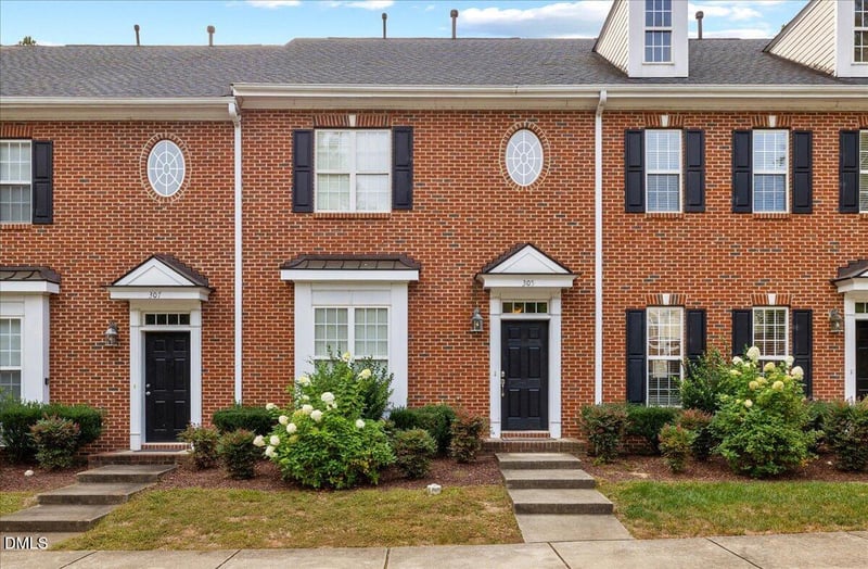 305 Savannah Ridge Rd, Holly Springs, NC 27540