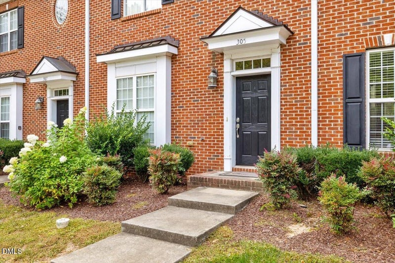 305 Savannah Ridge Rd, Holly Springs, NC 27540