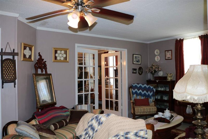 305 N Sharpe St, Selma, NC 27576