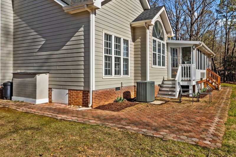 305 Shelby Ct, Archer Lodge, NC 27527