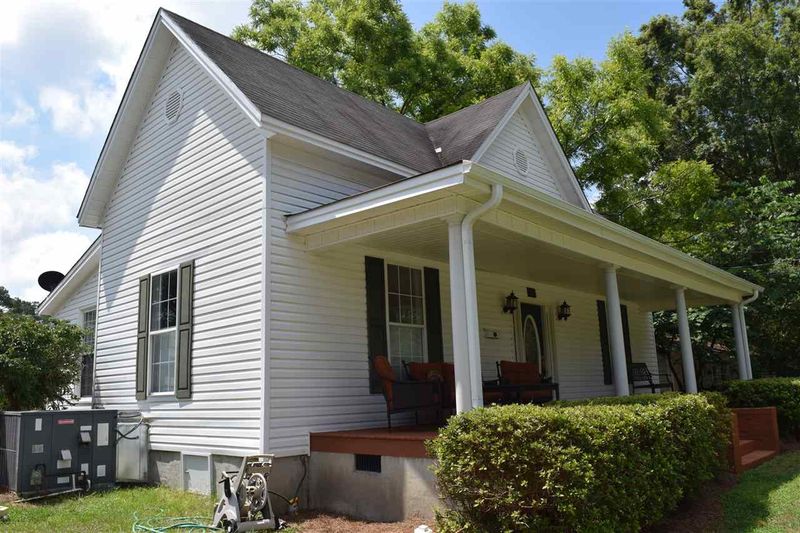 305 S Smith St, Clayton, NC 27520