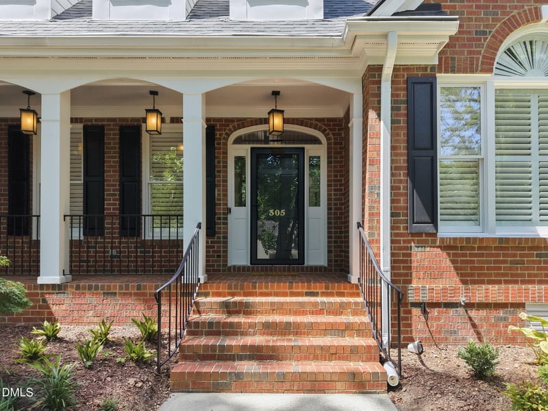 305 Southglen Dr, Cary, NC 27518