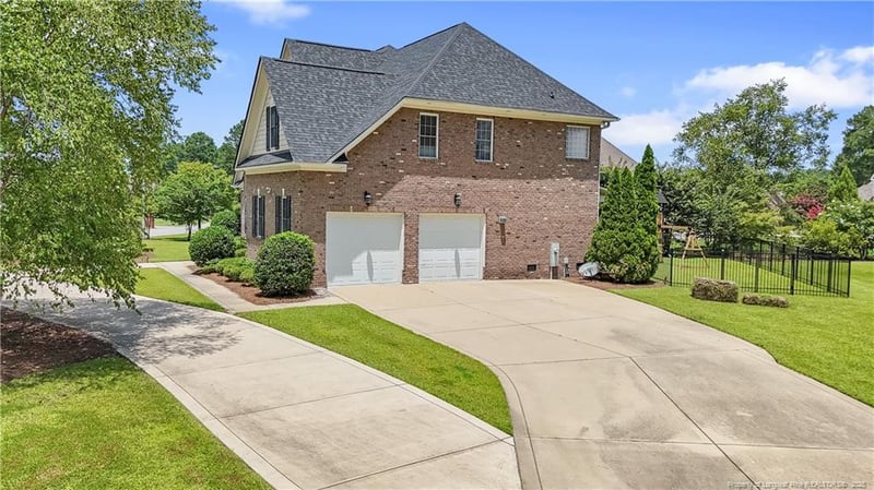 305 St Martins Pl, Fayetteville, NC 28311