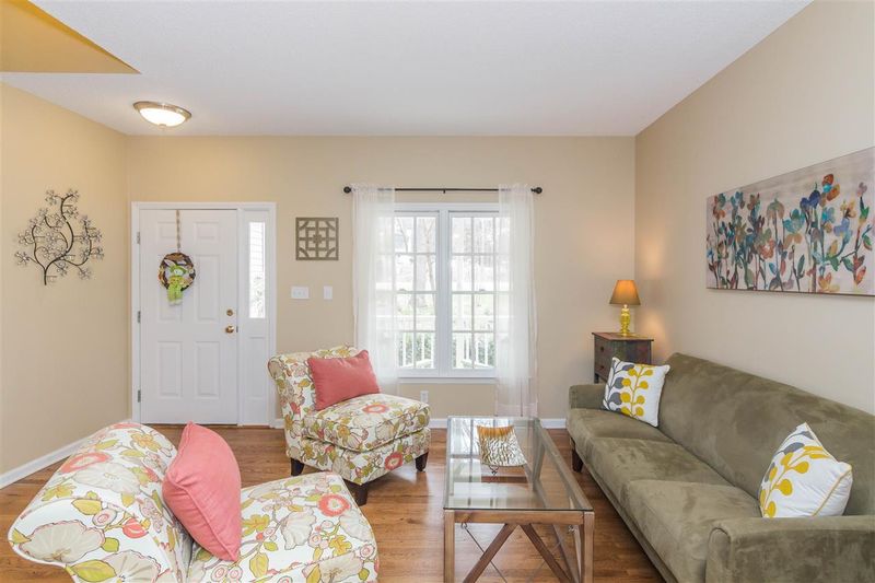 305 Stonehill Ct, Chapel Hill, NC 27516