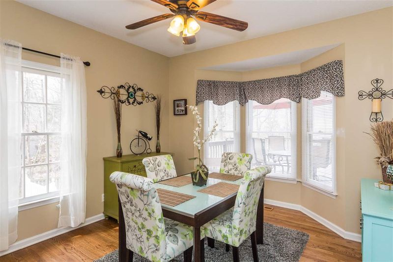 305 Stonehill Ct, Chapel Hill, NC 27516