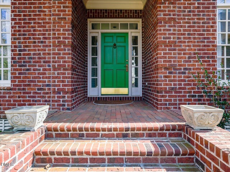 305 Sutherland Ct, Durham, NC 27712