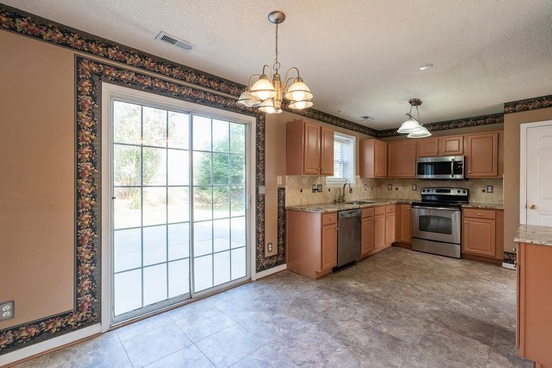 305 N Waters Edge Dr, Durham, NC 27703