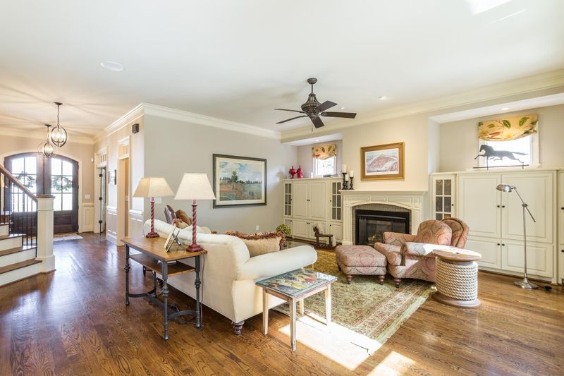 305 Westbury Dr, Chapel Hill, NC 27516