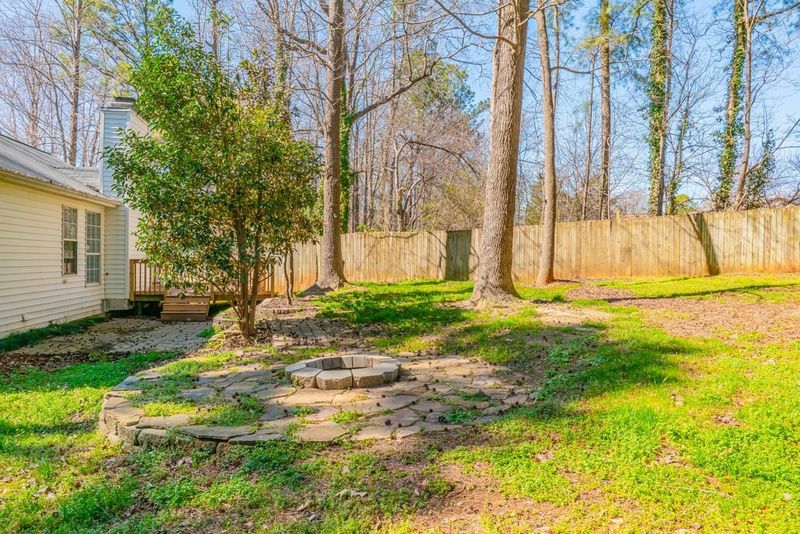 305 Wolfbridge Rd, Holly Springs, NC 27540