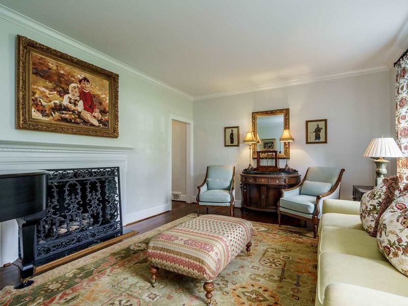 305 Woodcliff Rd, Raleigh, NC 27609