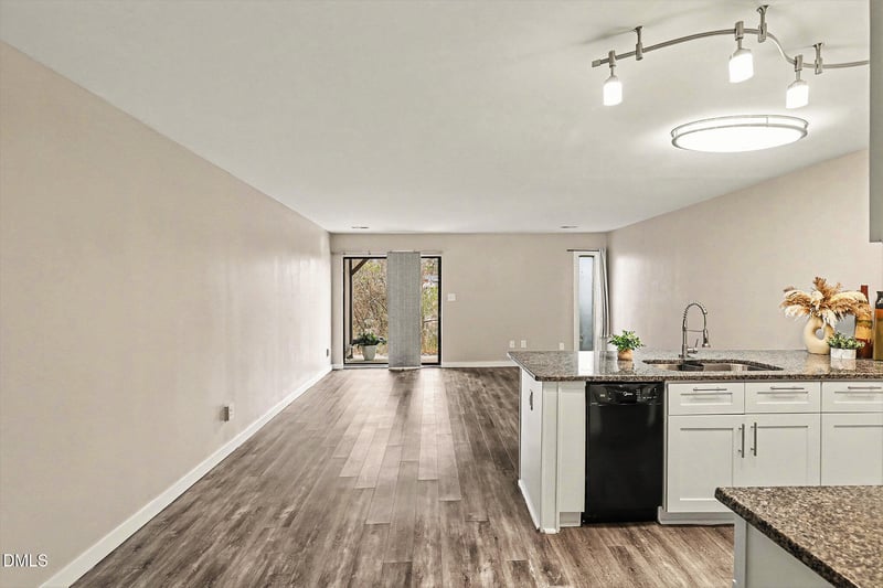 3053 Huntleigh Dr, Raleigh, NC 27604