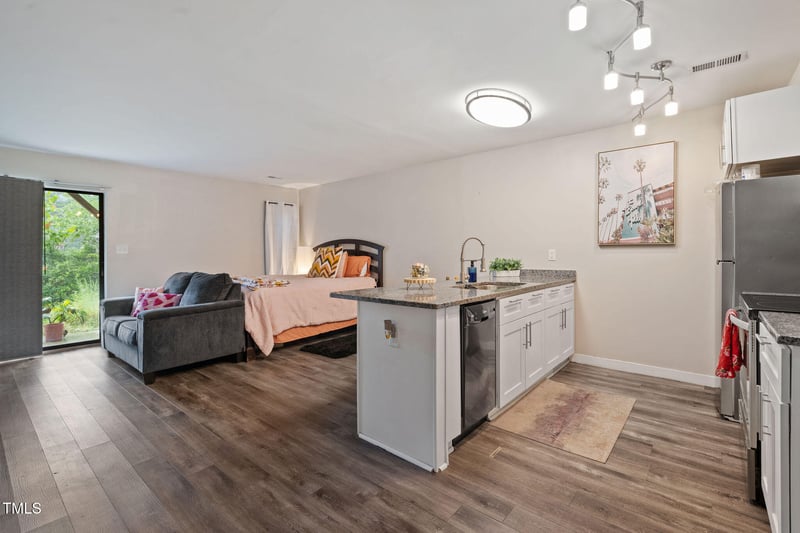 3053 Huntleigh Dr, Raleigh, NC 27604