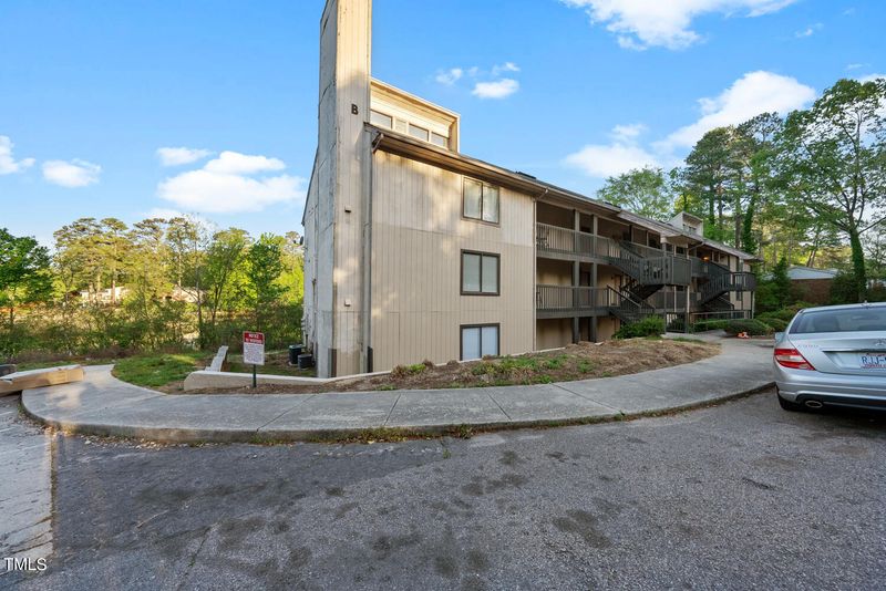 3053 Huntleigh Dr, Raleigh, NC 27610