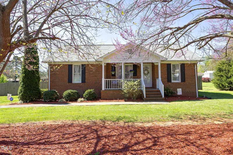 306 Avalon Dr, Mebane, NC 27302