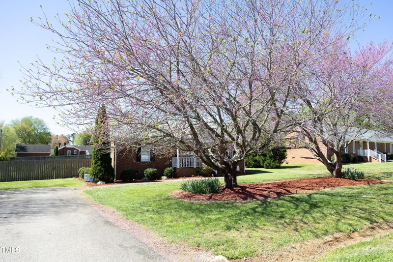 306 Avalon Dr, Mebane, NC 27302