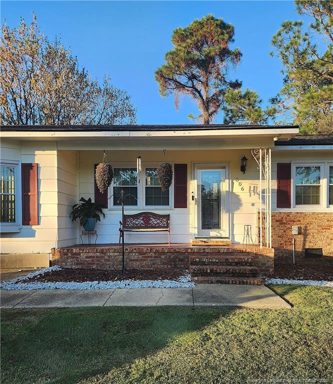 306 Bandera Dr, Fayetteville, NC 28303