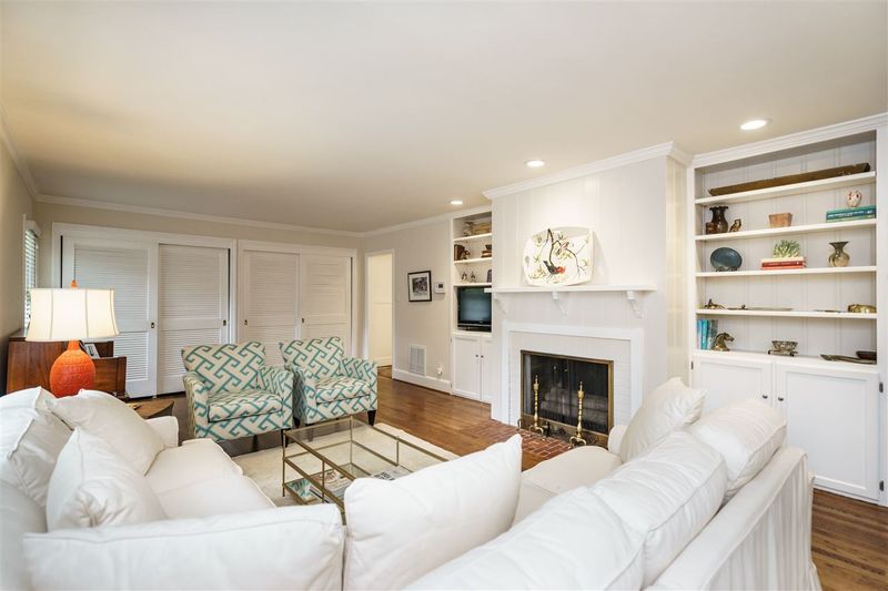 306 W Drewry Ln, Raleigh, NC 27609