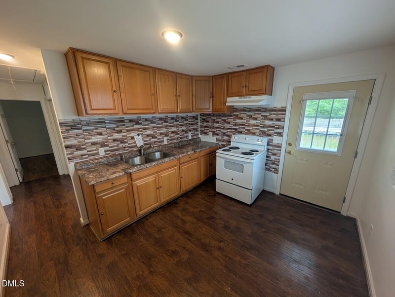 306 Duke St, Dunn, NC 28334