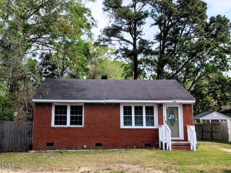306 Duke St, Dunn, NC 28334