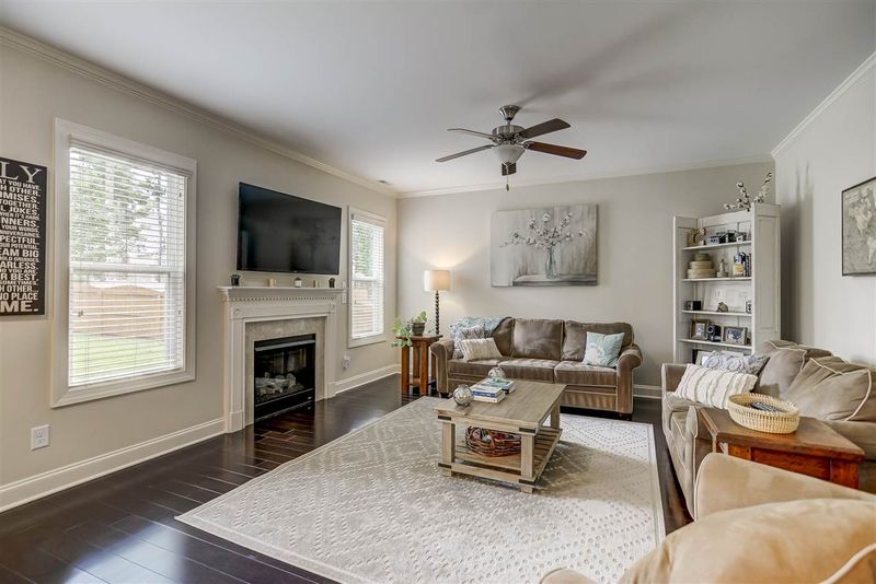 306 Laurel Oaks Dr, Youngsville, NC 27596