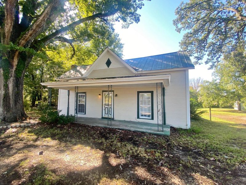 306 E Main St, Youngsville, NC 27596
