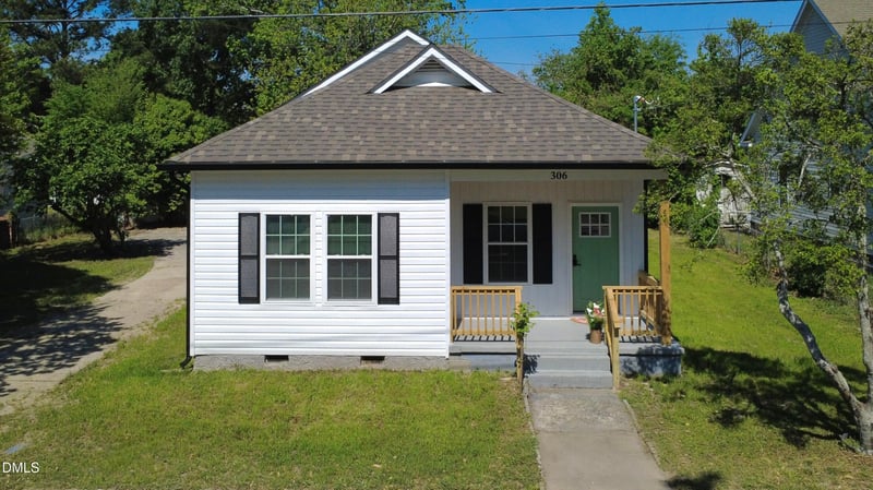306 Martin Luther King Jr Dr, Smithfield, NC 27577