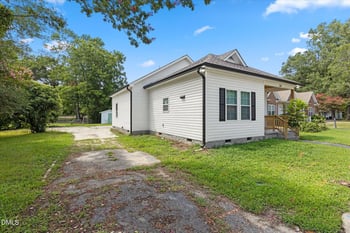 306 Martin Luther King Jr Dr, Smithfield, NC 27577