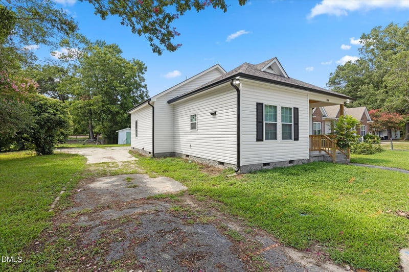 306 Martin Luther King Jr Dr, Smithfield, NC 27577