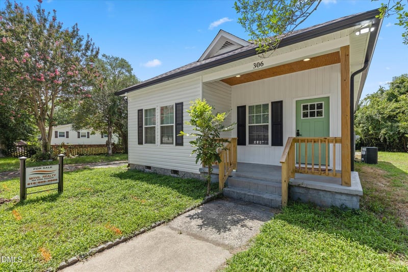 306 Martin Luther King Jr Dr, Smithfield, NC 27577