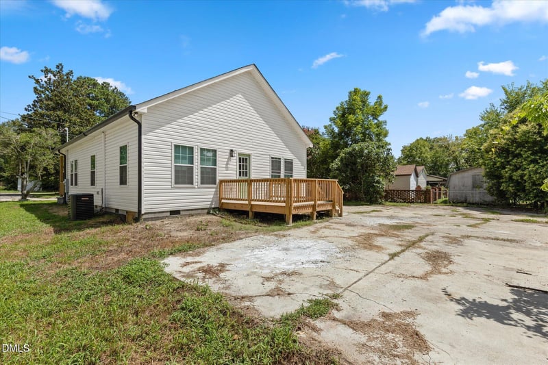 306 Martin Luther King Jr Dr, Smithfield, NC 27577