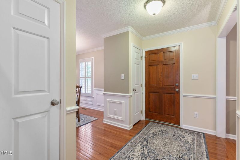 306 Queens Ferry Ln, Clayton, NC 27520