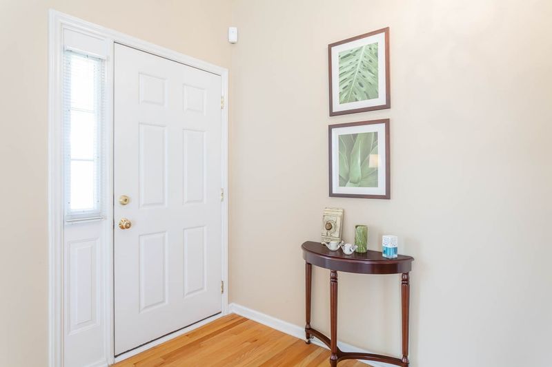 306 Ravenstone Dr, Cary, NC 27518