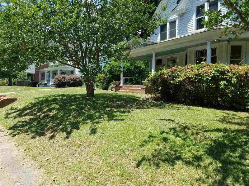 306 W Weatherspoon Dr, Sanford, NC 27330
