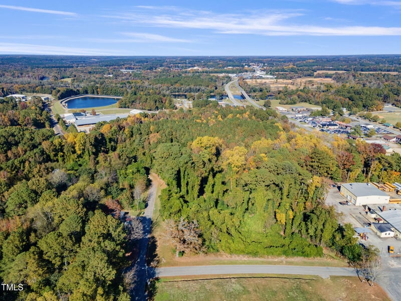 307 10th St, Lillington, NC 27546