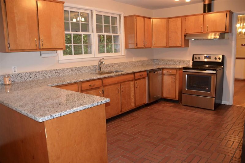307 Birch Cir, Chapel Hill, NC 27514