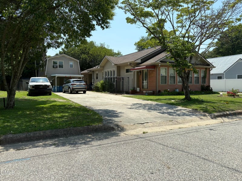 307 Canary St, Dunn, NC 28334
