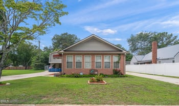307 Canary St, Dunn, NC 28334