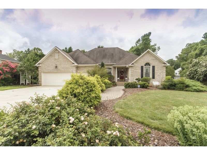 307 Emerson Dr, Mebane, NC 27302