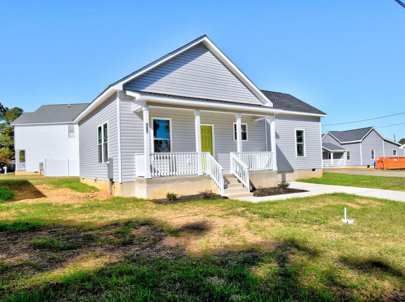 307 N Farmer Dr, Benson, NC 27504