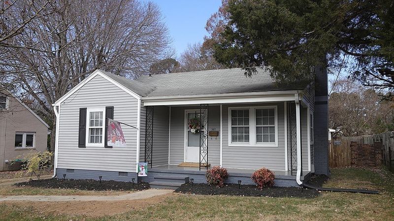 307 W Gilbreath St, Graham, NC 27253