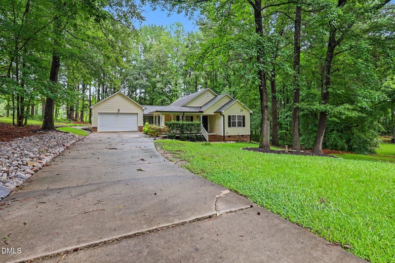 307 Gordon Farm Dr, Benson, NC 27504