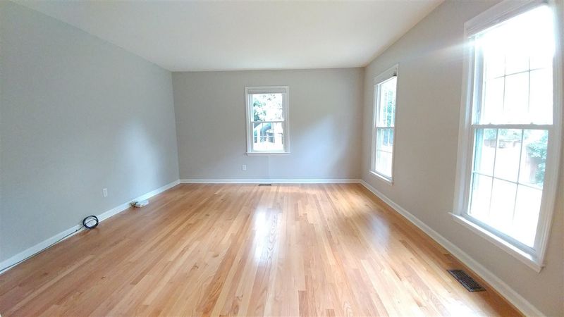 307 Highview Dr, Chapel Hill, NC 27517